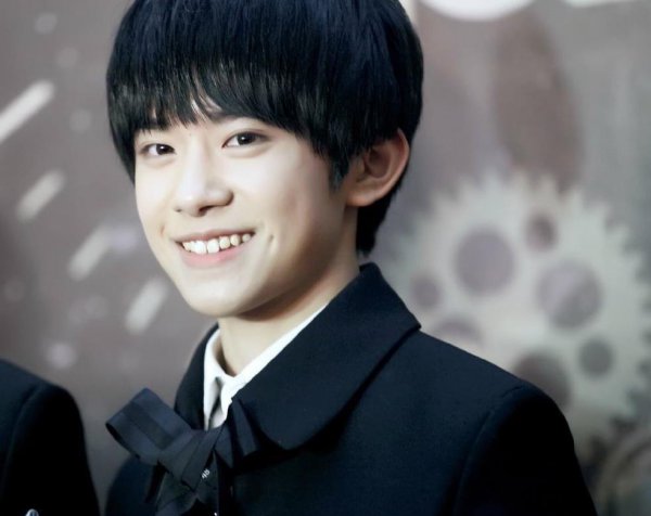 易烊千玺家是干什么的