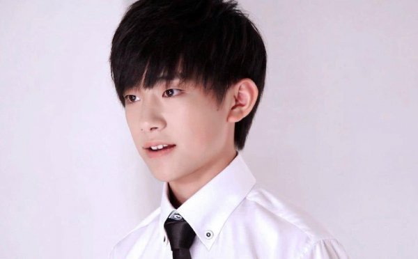 易烊千玺家是干什么的