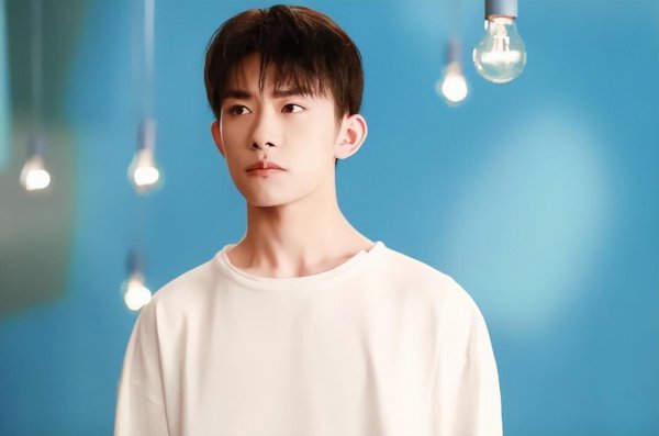 易烊千玺家是干什么的