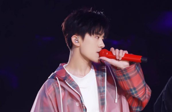 易烊千玺家是干什么的