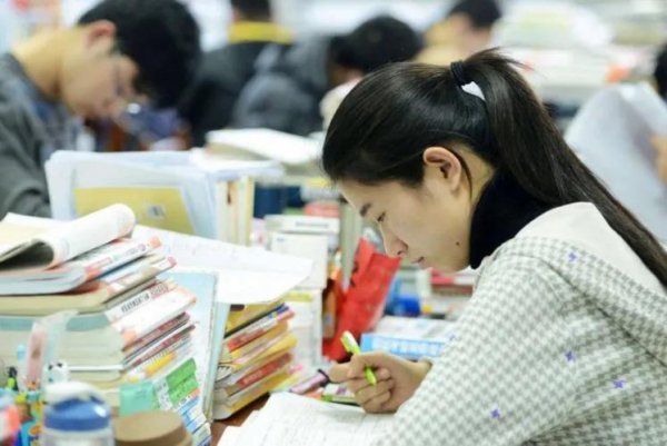 大学奖学金一般多少钱