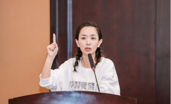 情感节目主持人王芳简介