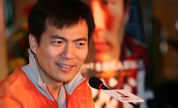 黄健翔为什么被央视解雇