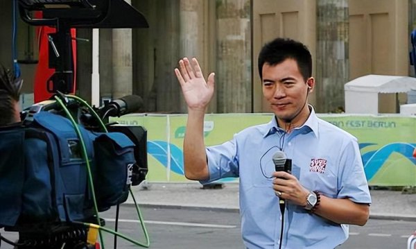 黄健翔为什么被央视解雇