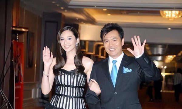 黄健翔为什么被央视解雇