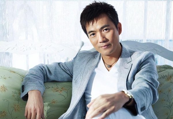 黄健翔为什么被央视解雇