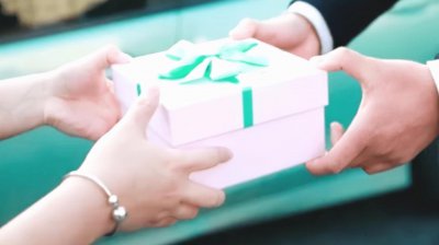 托人办事送礼大忌 请人帮忙最不能送的七种东西