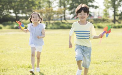 孩子不爱说话怎么开导 家长如何引导小孩子开口说话