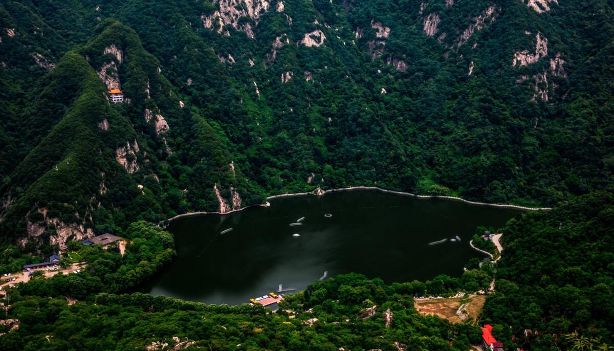 男子爬山爬一半发现景点在对面山头