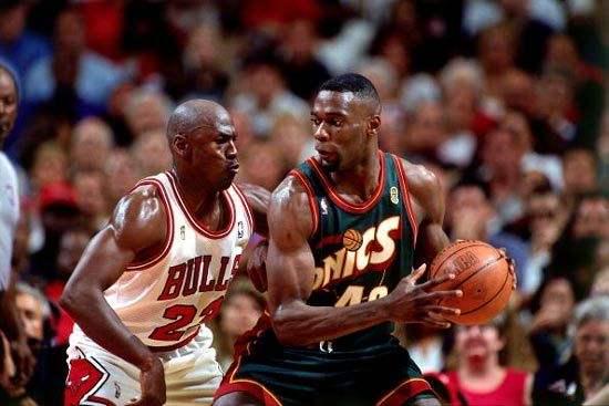 NBA球星乔丹多高