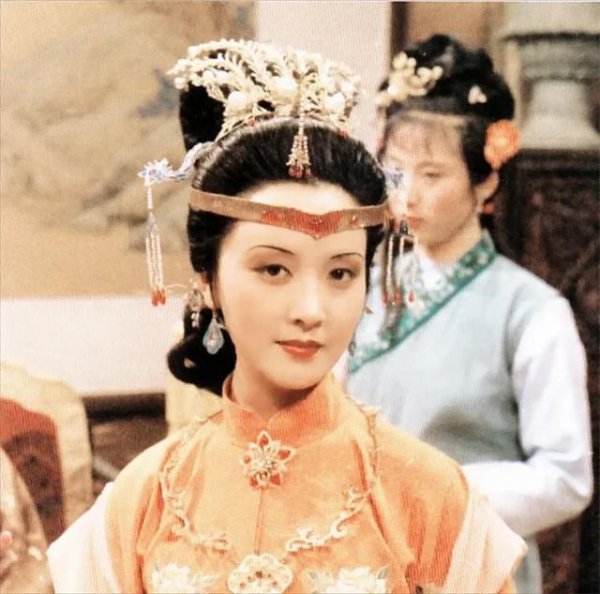 王熙凤是谁的妻子