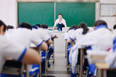 教师工资5000退休后多少 老师退休后基本养老金有多少