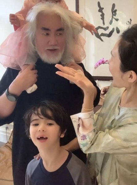 导演张纪中有几个孩子