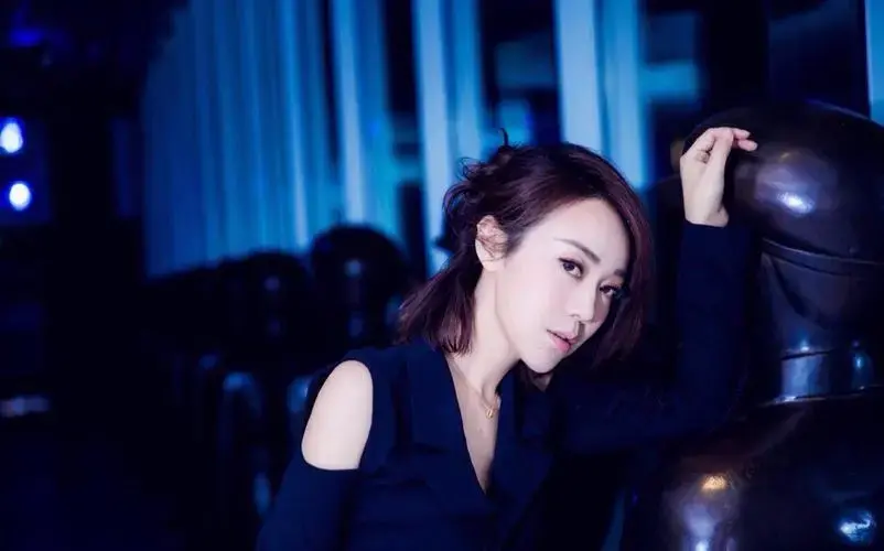 演员闫妮的前老公是谁