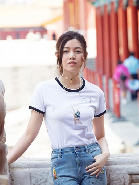 清纯女孩陈妍希个人简介及家世