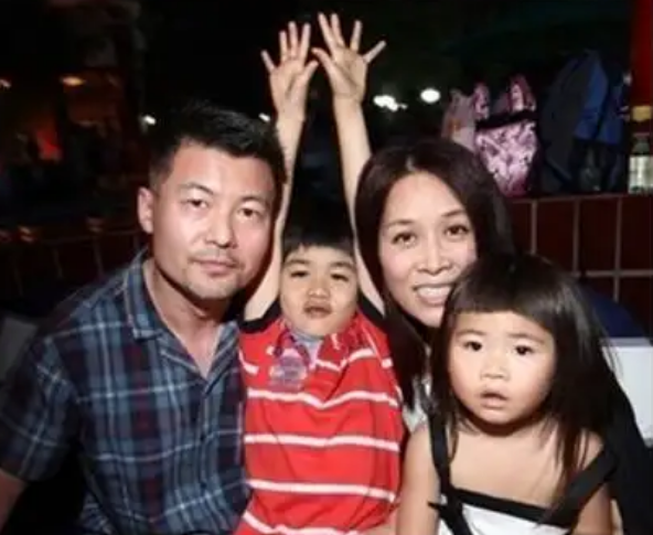 歌手那英个人资料简介及简历