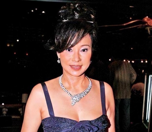 何超莲个人资料简介