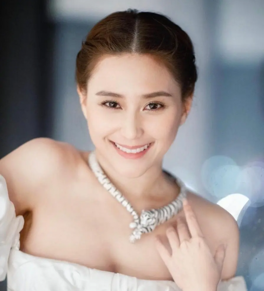 何超莲个人资料简介