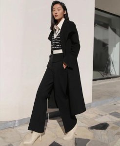 黑色衣服配什么颜色裤子好看图片 黑色大衣的3个搭配技巧
