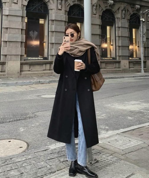 黑色衣服配什么颜色裤子好看图片