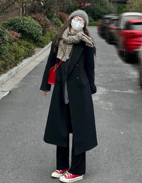 黑色衣服配什么颜色裤子好看图片