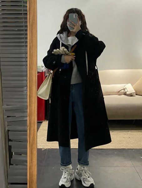 黑色衣服配什么颜色裤子好看图片