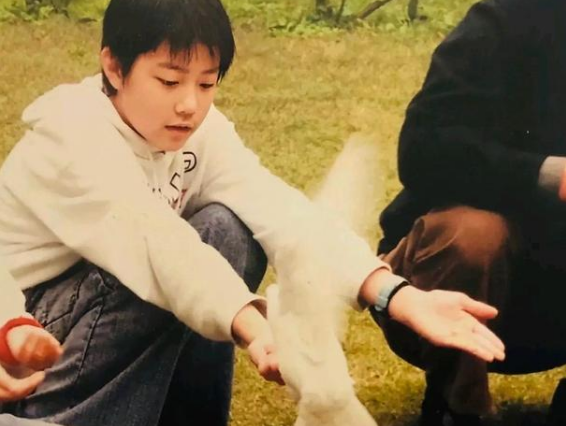 肖战出道时间是几月几日