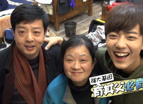 肖战出道时间是几月几日