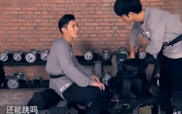 肖战出道时间是几月几日