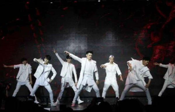 肖战出道时间是几月几日