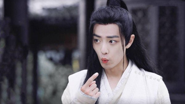 肖战出道时间是几月几日