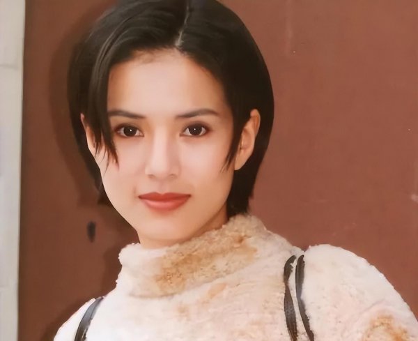 香港演员李若彤多大年龄了