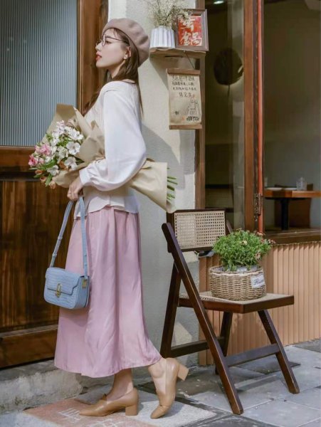 粉色半身裙配什么颜色上衣图片