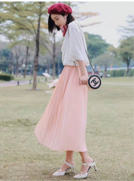 粉色半身裙配什么颜色上衣图片