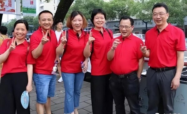 高考不能穿什么衣服