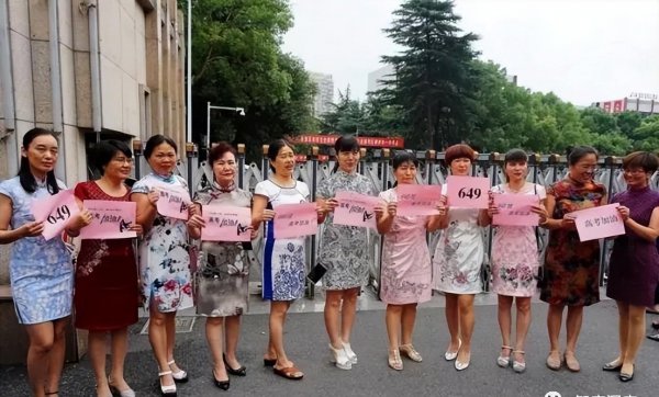 高考不能穿什么衣服