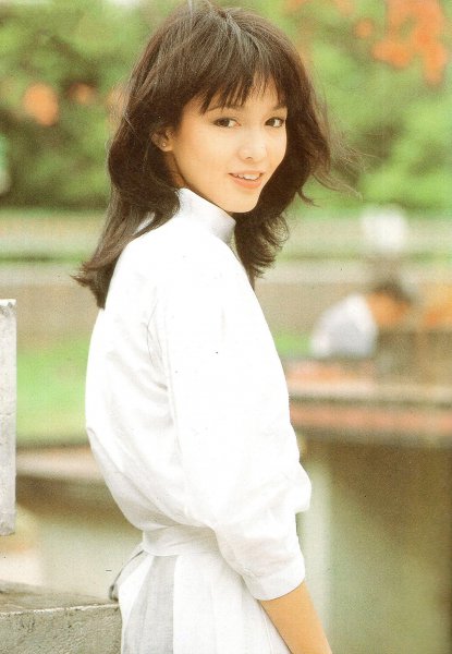 艺人郑裕玲个人资料年龄