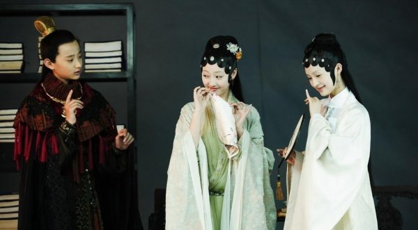 金玉良缘指的是哪两个人