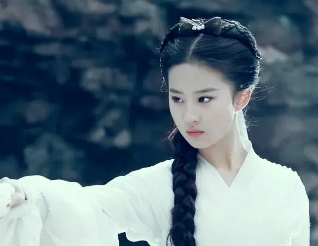 杨采钰家世条件好吗