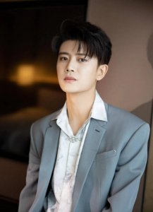 任嘉伦的老婆是哪一位 任嘉伦老婆演过通天狄仁杰吗