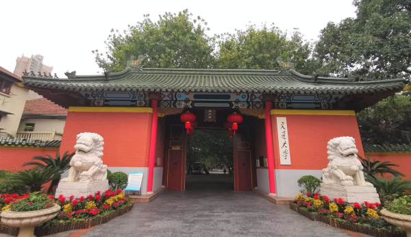 中国最顶尖八所大学