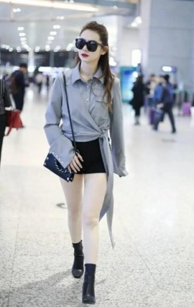 黑色短裤配什么上衣好看图片