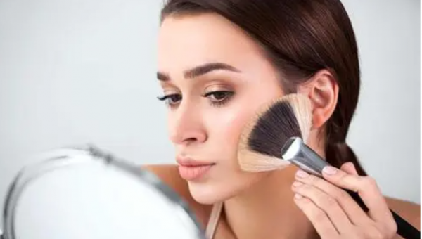 混油皮适合哪款粉底液