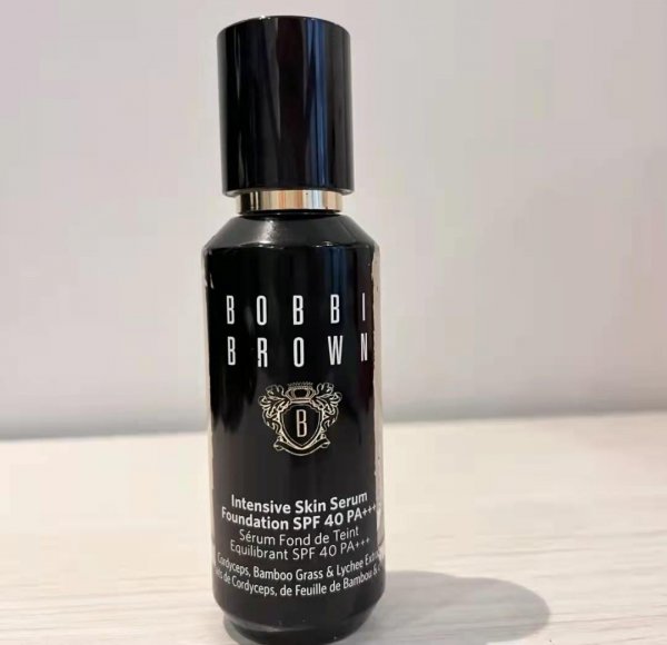 混油皮适合哪款粉底液