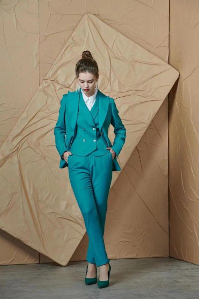 蓝绿色搭配什么颜色最佳