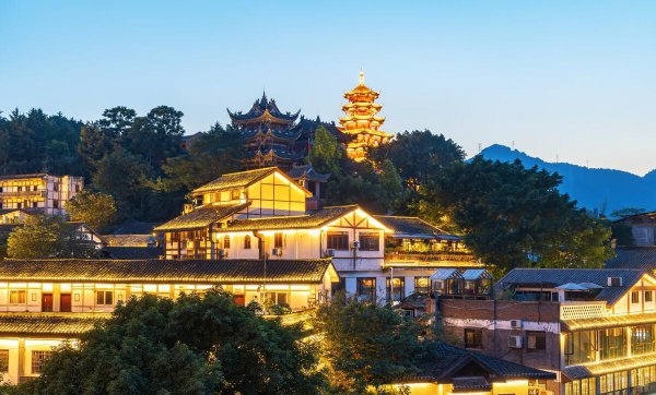 成都和重庆哪个城市更好玩