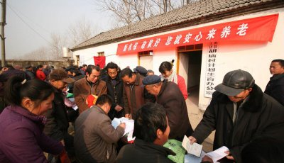 农村养老保险交多少年可以领取养老金 每个月领取多少钱