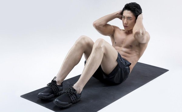 仰卧起坐一次做多少个最好