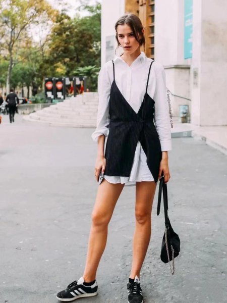 长款衬衫怎么搭配下身