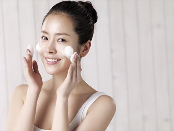 早上可以用洗面奶洗脸吗